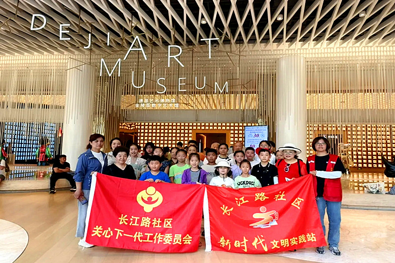 1720997379796814.jpg 江苏省南京市玄武区长江路社区关工委组织开展“老少同赏金陵图 ,传承历史人文厚脉”活动(7).jpg