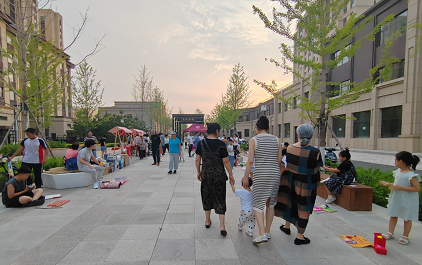 1721006128374405.jpg 元宝山区西城街道新景四季东社区关工委“大集市,小老板”活动照片4jpg_副本.jpg