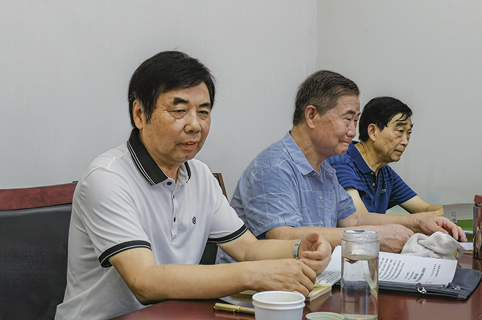 营山县关工委执行主任罗澜波结合学习党纪安排部署下半年工作 拷贝.jpg