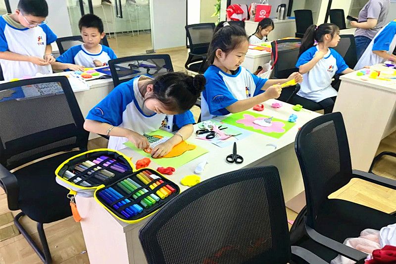 江苏省南京市玄武区徐庄社区关工委开展青少年“暑期艺术实践”活动(2).jpg