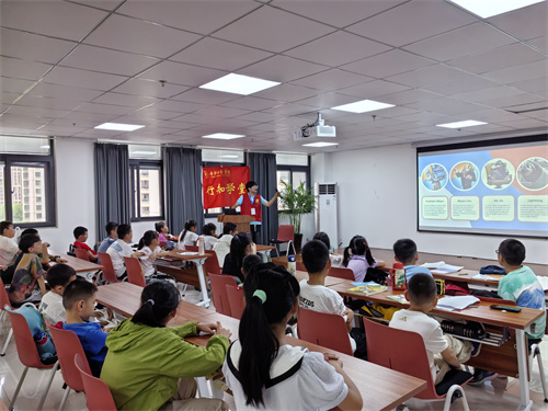1721609997291004.jpg 合肥市包河区烟墩街道清水冲社区关工委:趣味英语进社区 寓教于乐共成长 (1).jpg