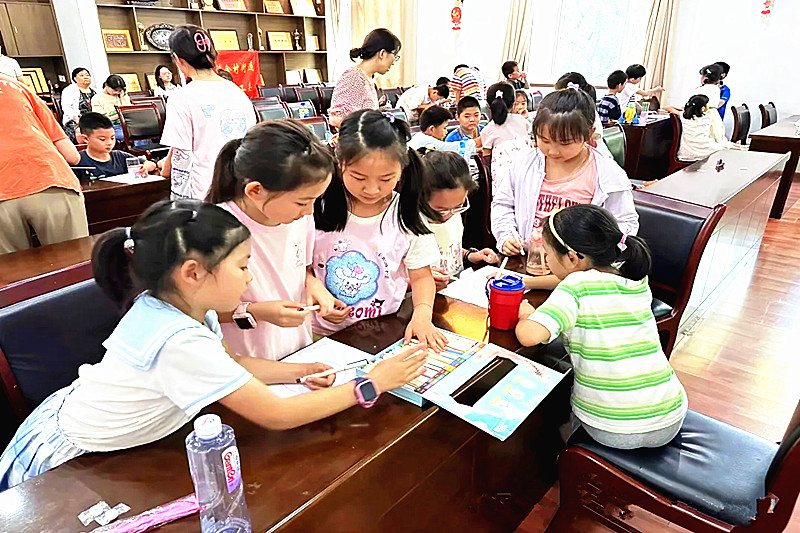 江苏省南京市玄武区锁四社区关工委组织青少年参观南京林业大学“树木标本馆”(3).jpg