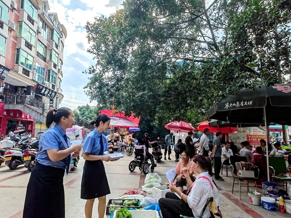 发放宣传资料.jpg