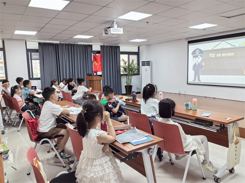 1721695639409218.jpg 合肥市包河区烟墩街道清水冲社区关工委:“食”刻守护 安全“童”行--食品安全宣传周活动 (1).jpg