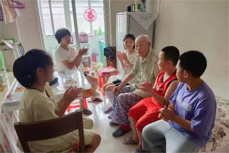 2024.07.23彩屯街道关工委抗美援朝老战士讲述革命故事照片.jpg