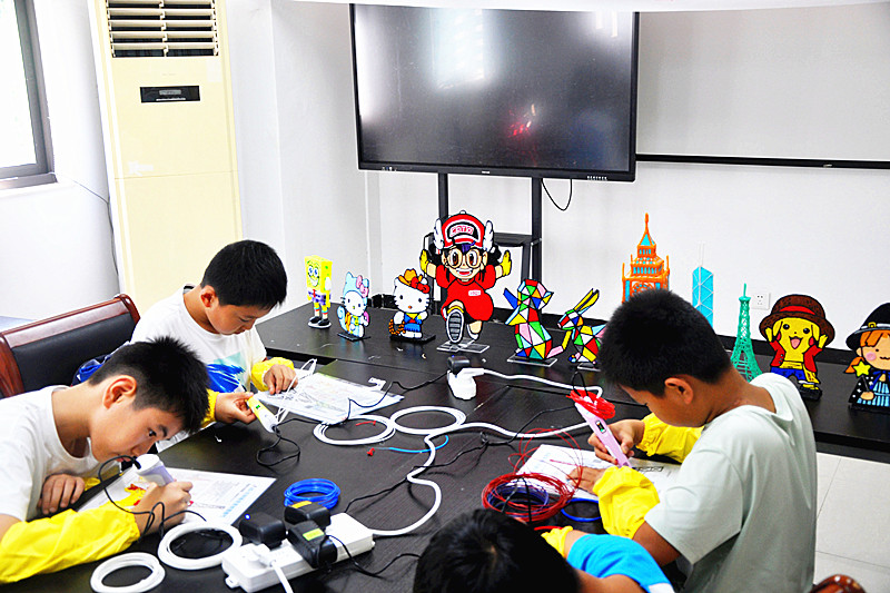 1721752348414326.jpg 江苏省南京市玄武区樱驼花园社区关工委举办“智慧3D打印”DIY手工制作活动(3).jpg