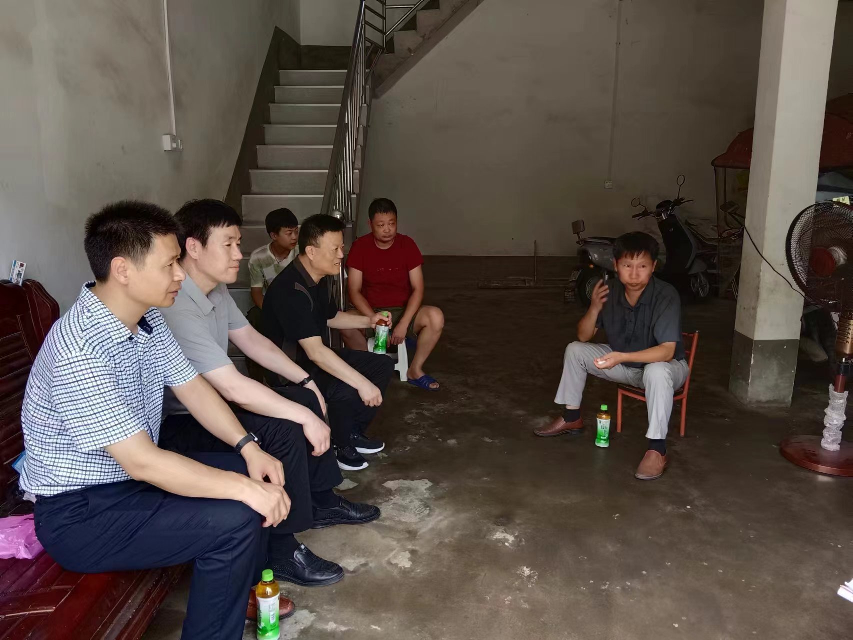 安徽省阜阳市阜南地城镇中心校关工委：爱心来敲门，润心伴成长1.jpg