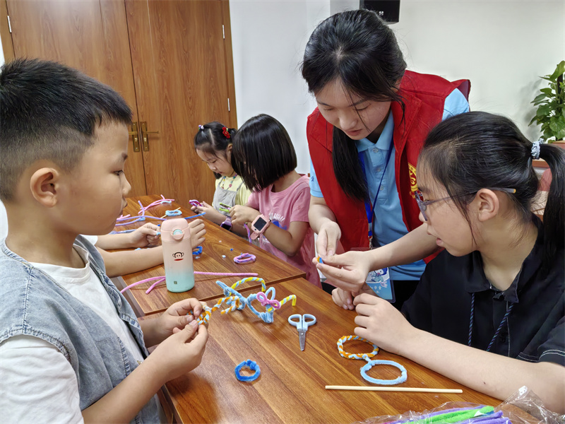 合肥市包河区烟墩街道清水冲社区关工委：扭动创意 乐在其中 (2).jpg