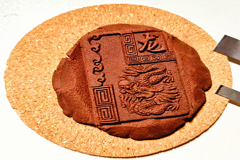 1722041460515337.jpg 江苏省南京市玄武区仙鹤门社区关工委举办非遗“香牌”制作活动,传承中华传统文化 (2).jpg
