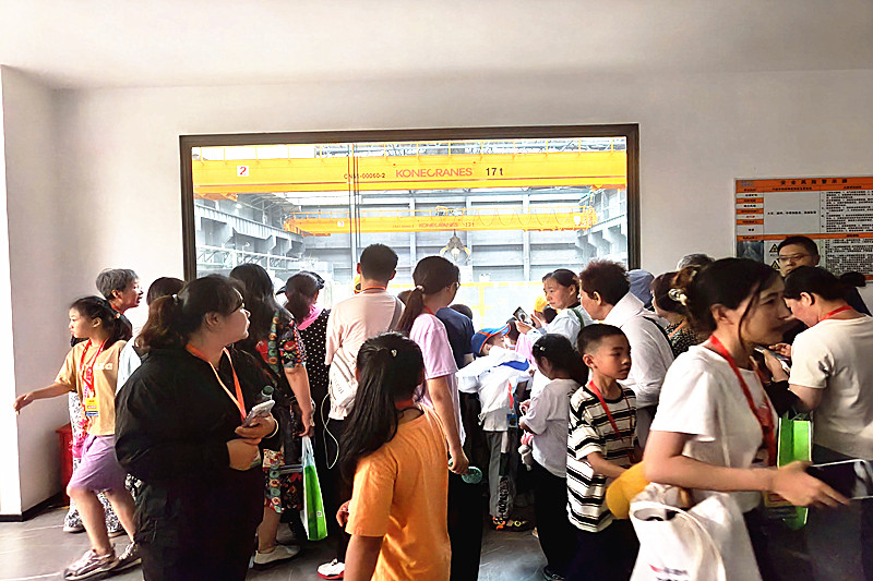 1722042069958625.jpg 江苏省南京市玄武区台城花园社区关工委开展“跟着垃圾‘趣’旅行”垃圾分类研学活动(3).jpg