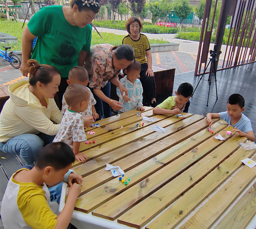 1722300960844127.jpg 元宝山区西城街道新景四季东社区关工委暑期绘画活动照片2_副本.jpg
