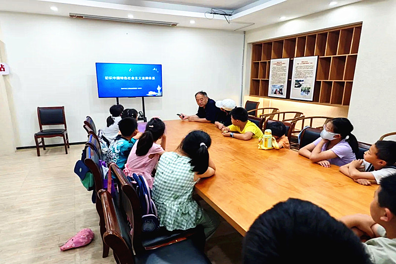1722477494754517.jpg 江苏省南京市玄武区墨香山庄社区关工委开办“爱心暑托班”关爱未成年人(2).jpg