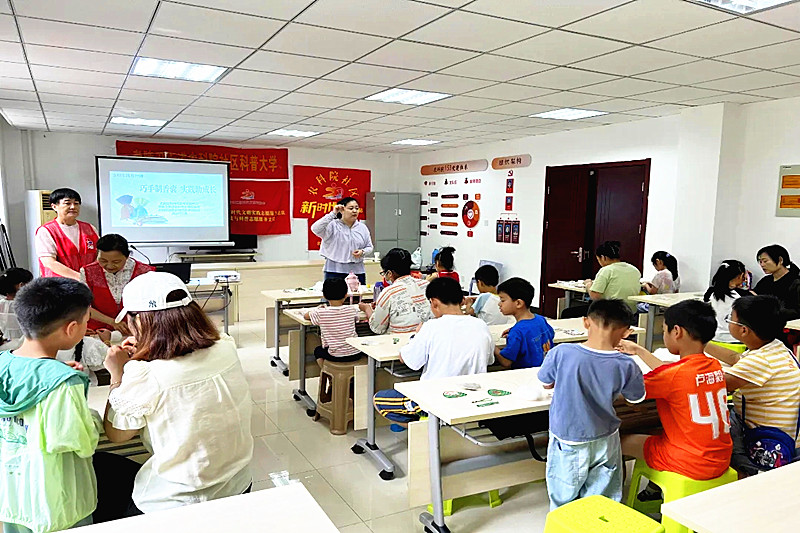 1722557650182657.jpg 江苏省南京市玄武区农科院社区关工委开展“七彩夏日 缤纷暑期”科普活动(1).jpg