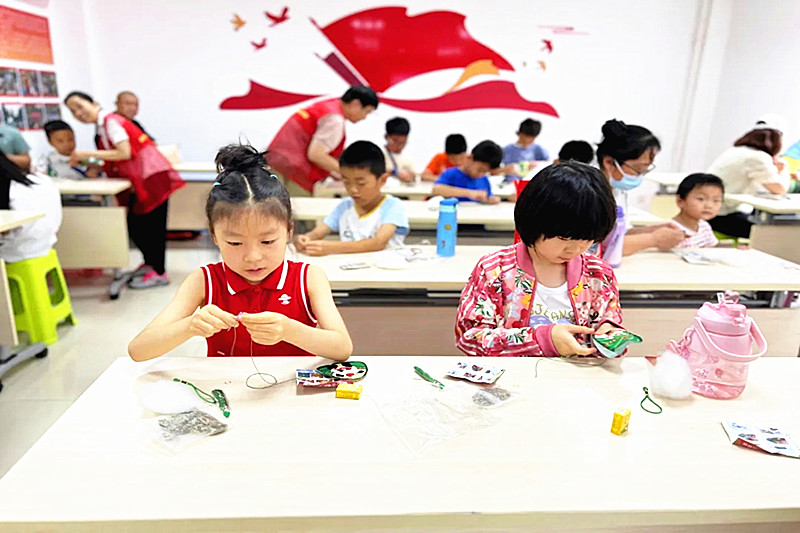 1722557665336834.jpg 江苏省南京市玄武区农科院社区关工委开展“七彩夏日 缤纷暑期”科普活动(3).jpg