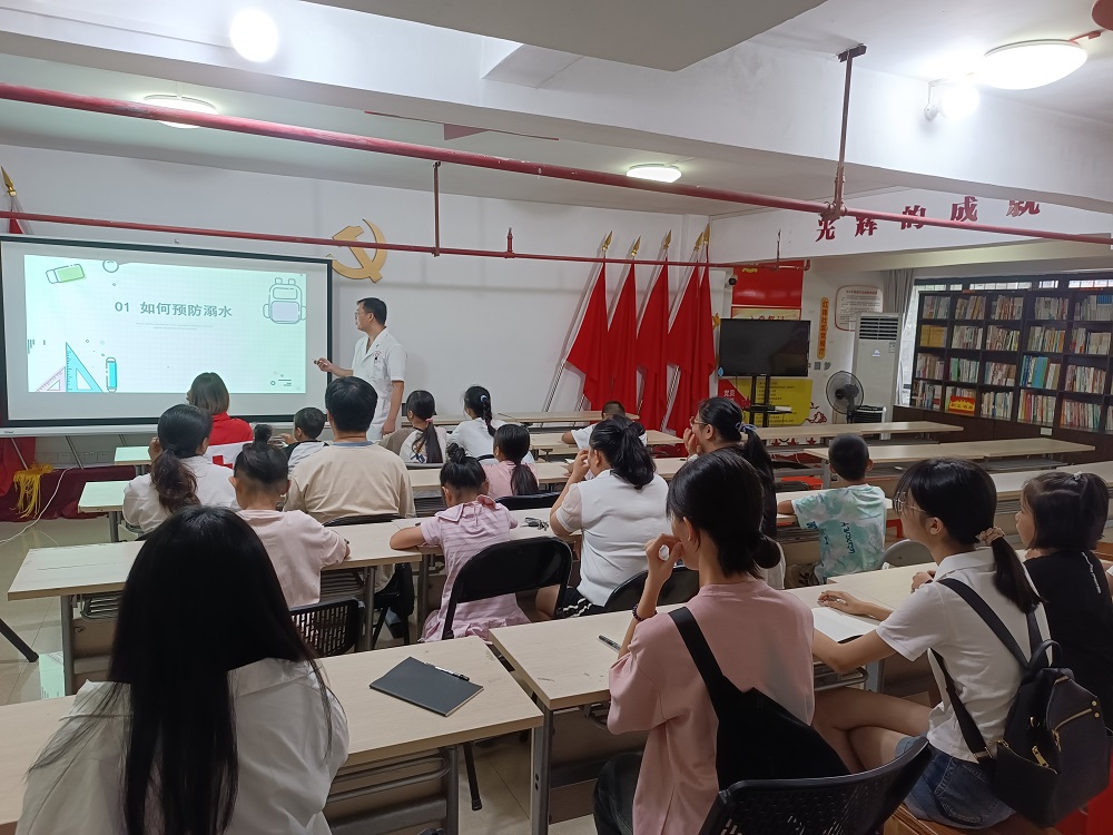 1722590588179869.jpg 图为讲座现场1.jpg