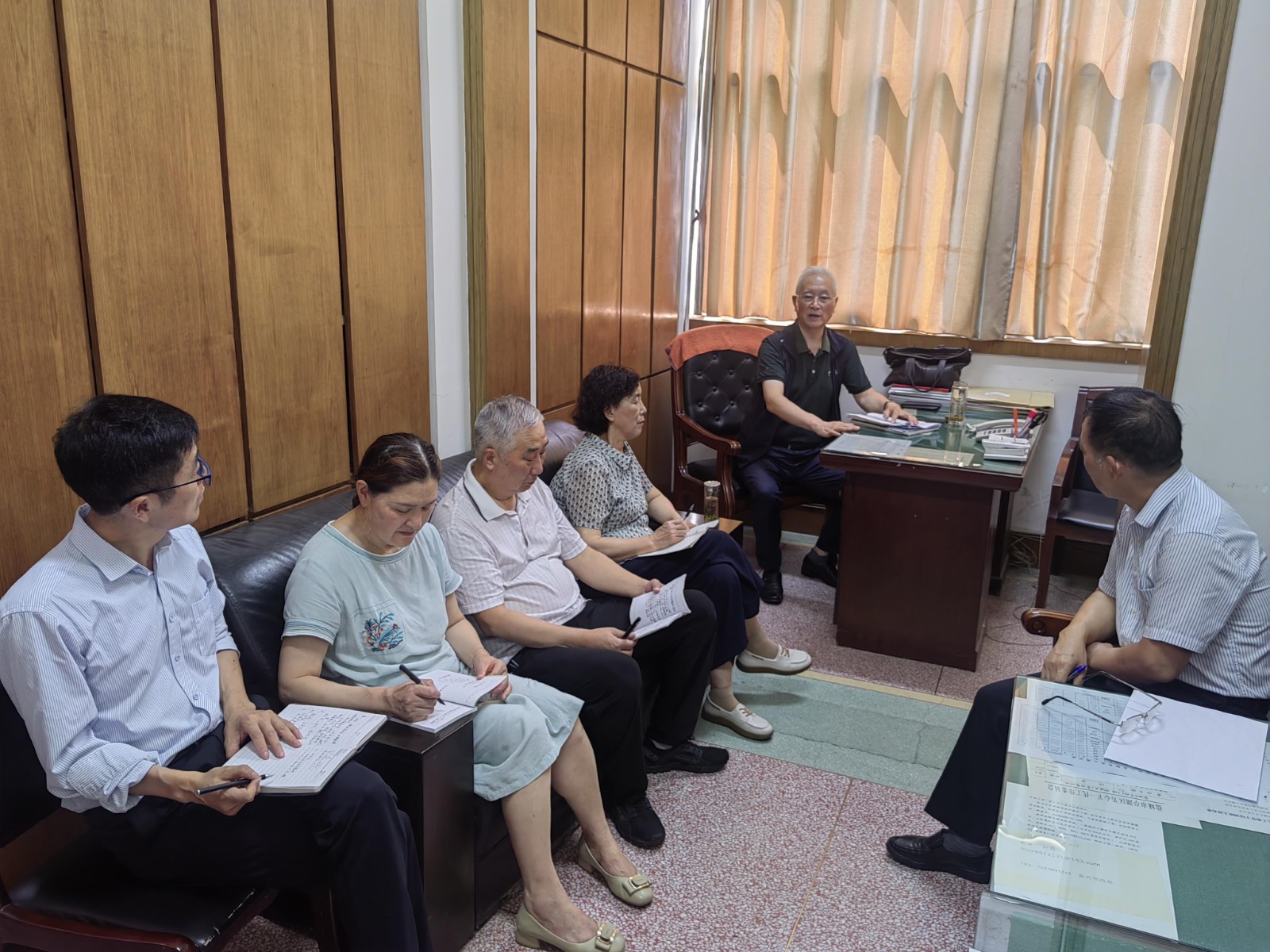 111   传达市关工委会议精神.jpg