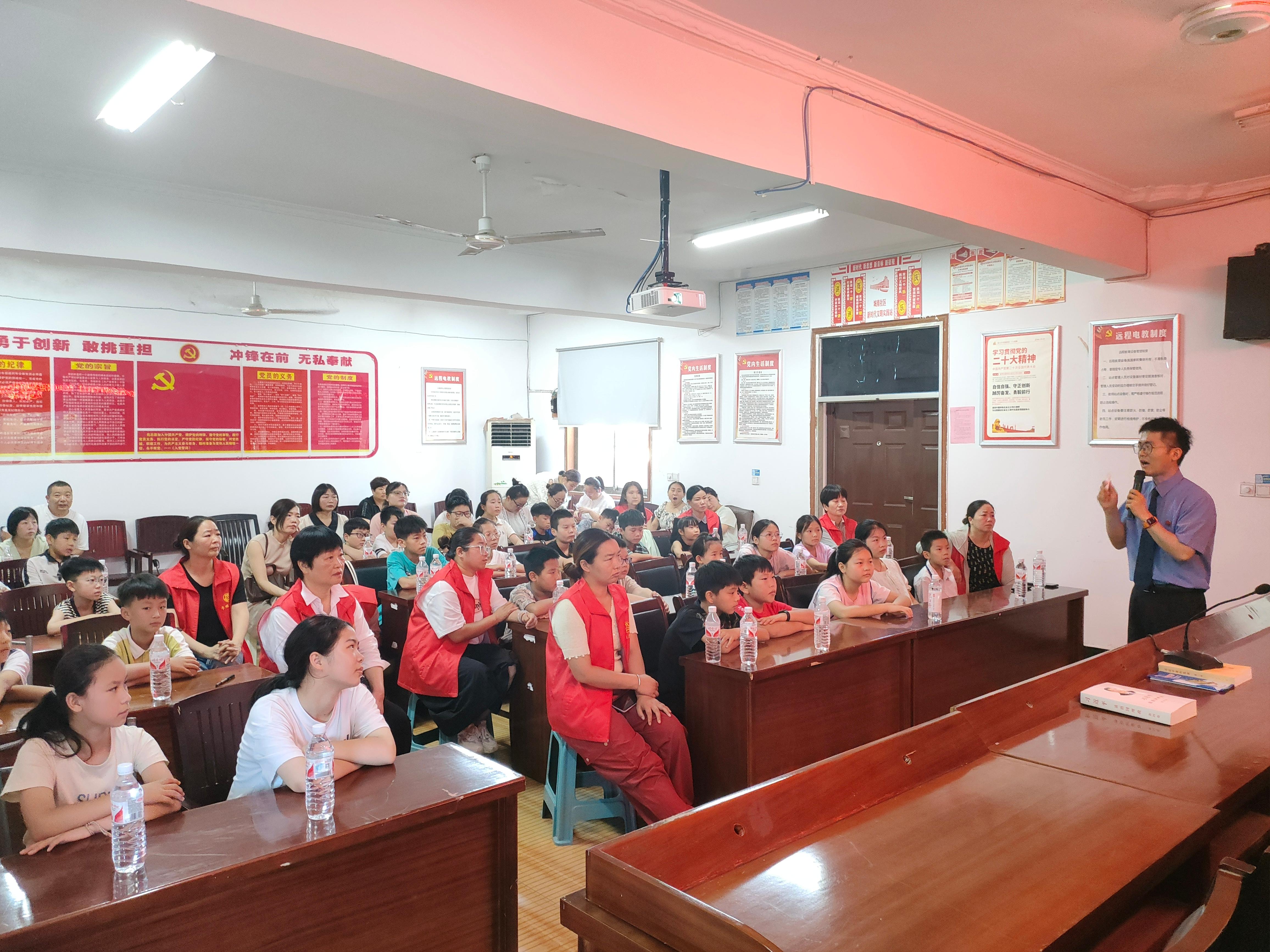 1722850542675315.jpg 安徽省阜阳市阜南县人民检察院关工委举办暑期青少年“健康心灵法治护航”普法专项讲座2(1).jpg