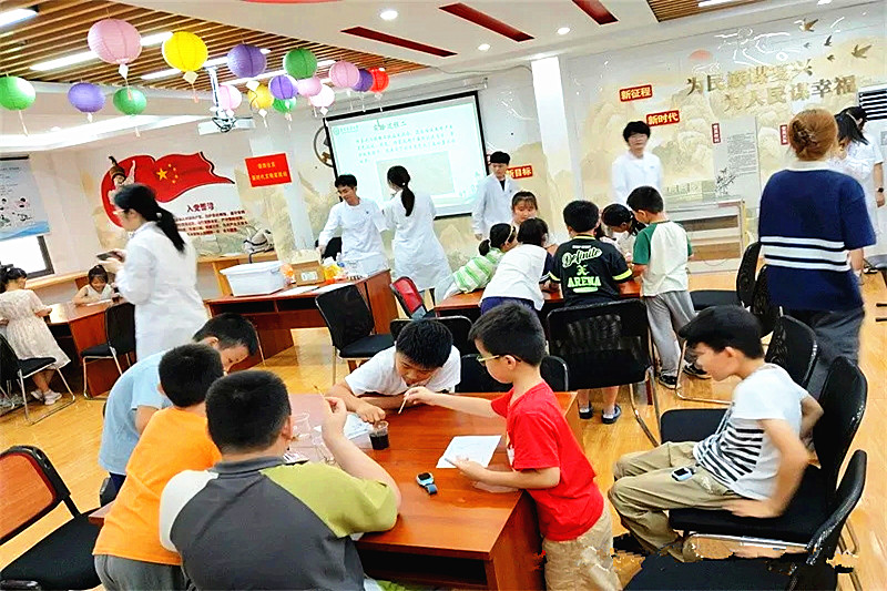 1723163855896942.jpg 江苏省南京市玄武区锁四社区关工委组织青少年开展“科普润心,红色筑梦”科普讲堂活动(1).jpg