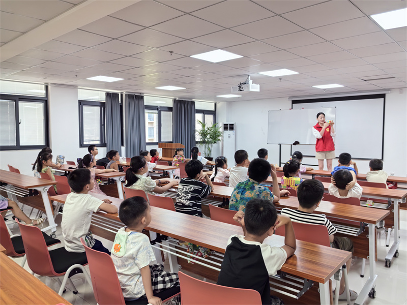 1723189933137460.jpg 合肥市包河区烟墩街道清水冲社区关工委:探索魔方世界 激发无限潜能 (3).jpg