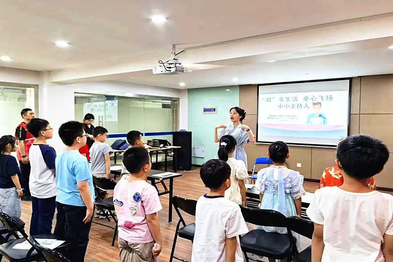 1723337431169596.jpg 江苏省南京市玄武区唱经楼社区关工委举行“‘唱’享生活 童心飞扬”小小主持人培训活动(2).jpg
