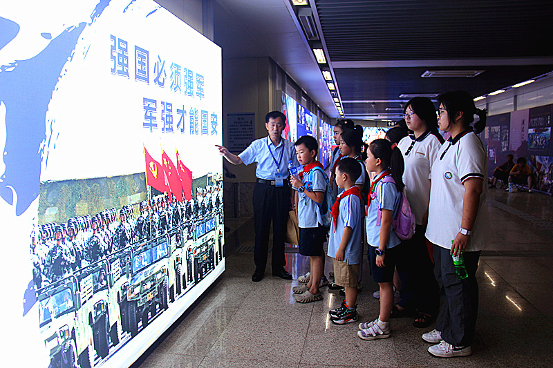 1723421125276310.jpg 江苏省南京市玄武区玄武湖街道关工委联合开展暑期青少年国防教育活动(8).jpg