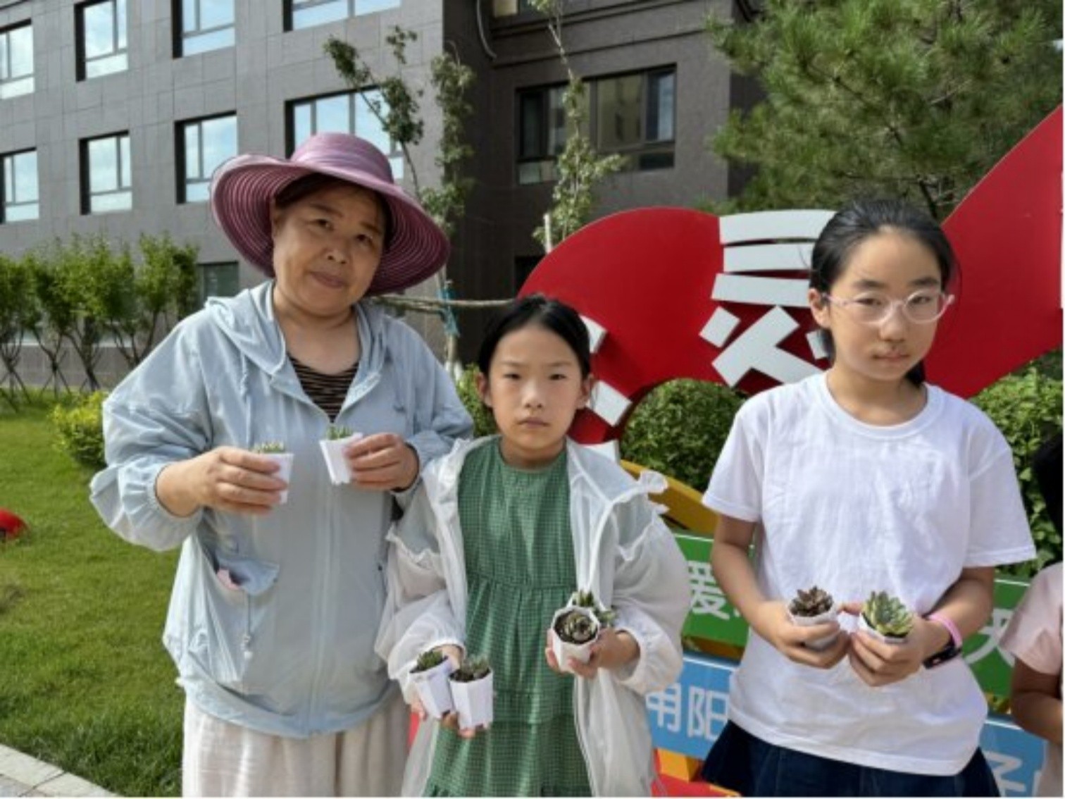 1723428626941109.jpg 元宝山区西城街道新景四季东社区暑期亲子活动照片1_副本.jpg