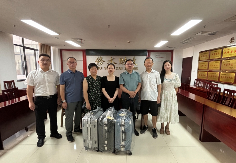 1723450192986358.jpg 修水县财政局:金秋助学暖人心 关爱成长筑未来.jpg
