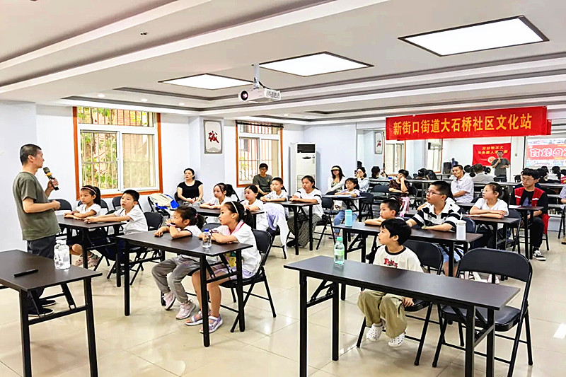 1723505268241047.jpg 江苏省南京市玄武区大石桥社区关工委开展“传承红色基因,争做时代先锋”爱国主义教育活动(2).jpg