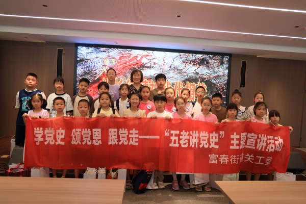 1723517675175170.jpg 寿老师讲党课.jpg