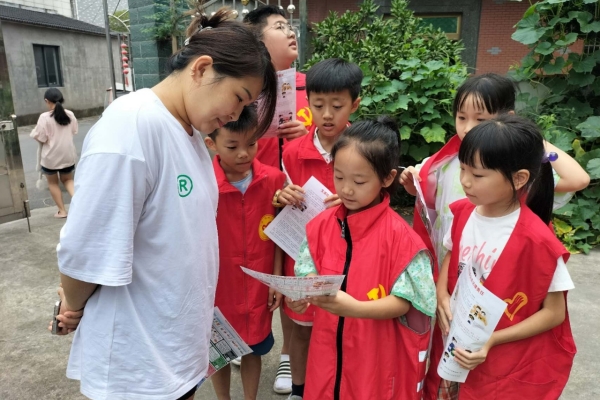 华丰村假日班垃圾分类宣传.jpg