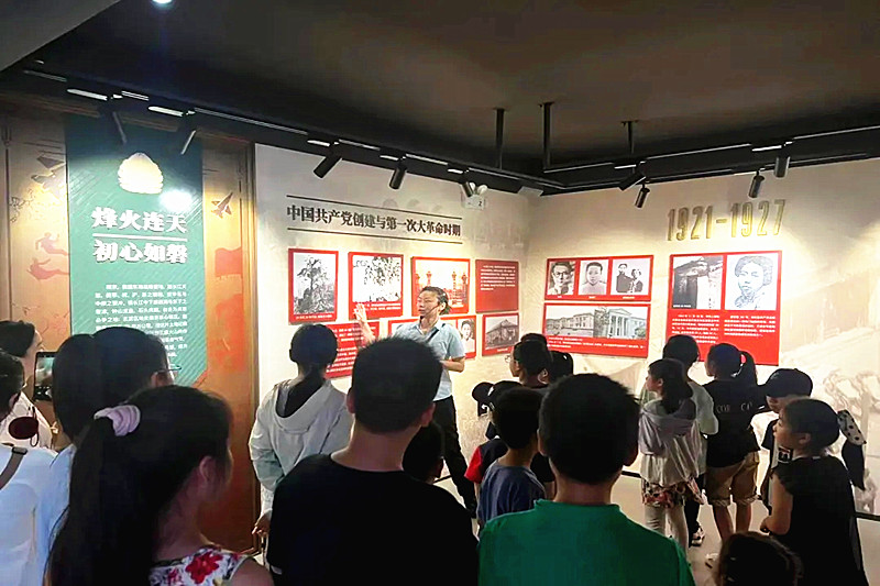 江苏省南京市玄武区北门桥社区关工委开展“感悟军人力量，共赴红色之旅”研学活动(2).jpg