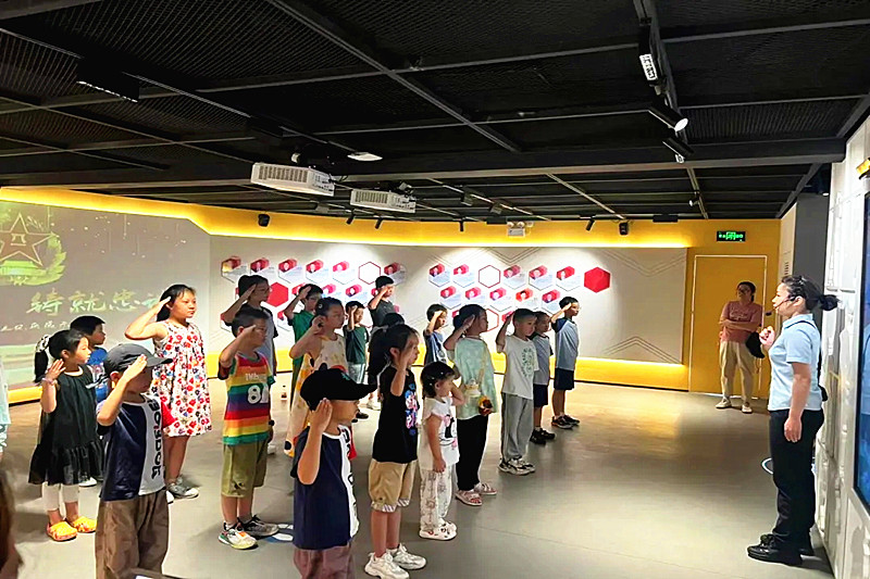 江苏省南京市玄武区北门桥社区关工委开展“感悟军人力量，共赴红色之旅”研学活动(4).jpg
