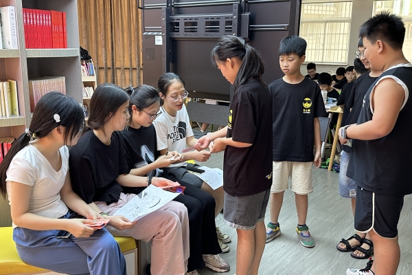 1723684576132368.jpg 把贺卡送给老师们.jpg