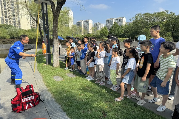 1723702059121877.jpg 自救施救正确方法实操 (3).jpg