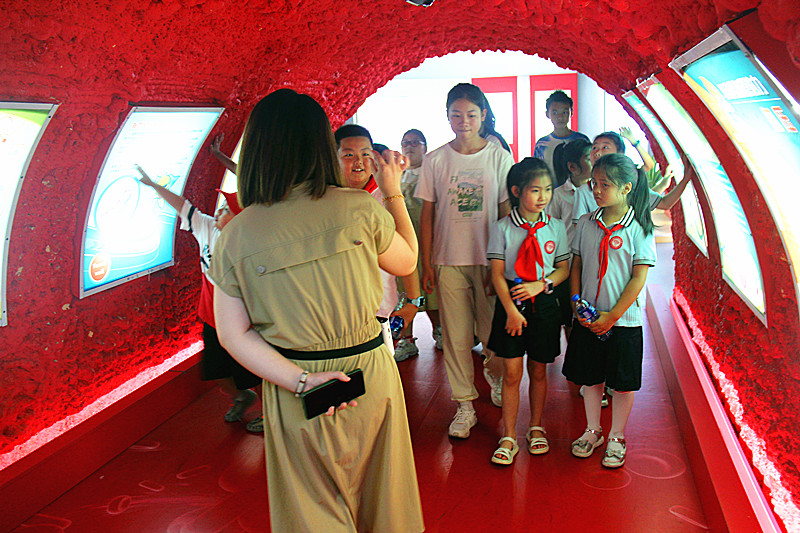 1723739127573226.jpg 玄武区玄武湖街道关工委联合开展青少年暑期“科技夏令营”活动(8).jpg