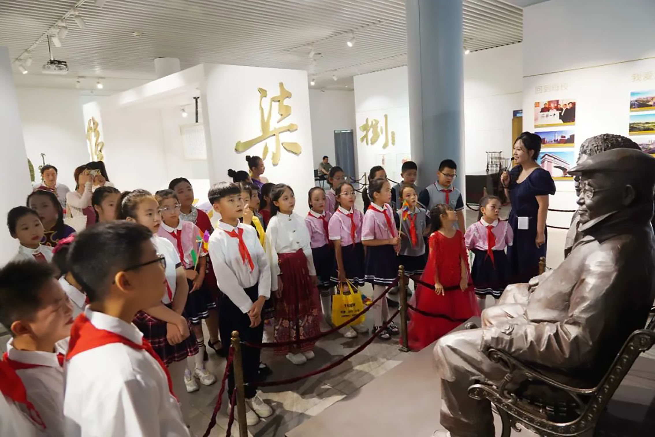 任城区南池小学暑期研学游济宁乔羽艺术馆.jpg