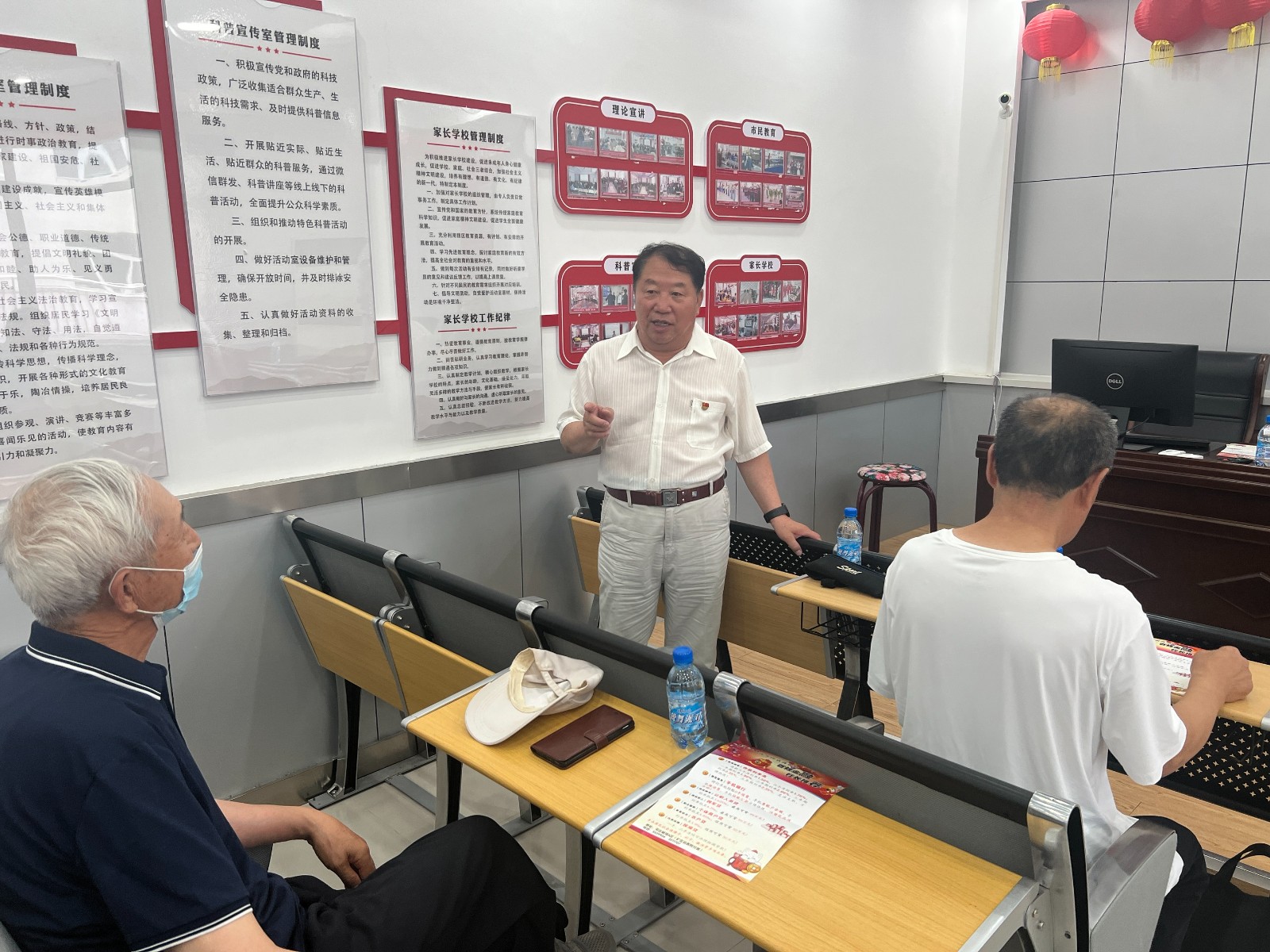 1724029139161985.jpg 元宝山区东城街道银河社区关工委组织“五老”学习贯彻党的二十大精神照片3.jpg