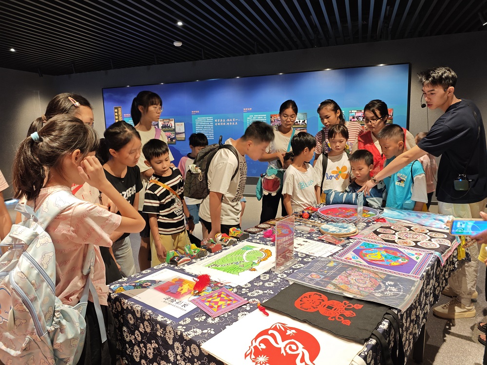 1724147595636201.jpg 6、非遗物件展示1.jpg