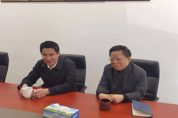1724290504907970.jpg 人大常委会主任钱斌来到区关工委--.jpg