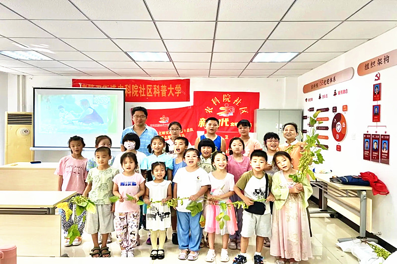 1724366900534436.jpg 江苏省南京市玄武区农科院社区关工委开展“种子科普课堂探索奥秘”实践活动(4).jpg
