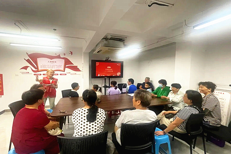 1724367146405486.jpg 江苏省南京市玄武区藤子社区关工委开展“童心悦暮年,同乐沐党恩”暑期活动(1).jpg