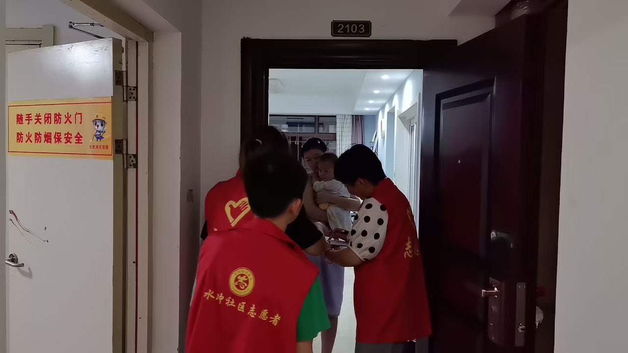 合肥市包河区烟墩街道清水冲社区关工委：敲门入户送平安 反诈宣传入民心 (1).jpg