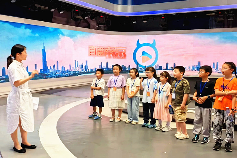 1724454552548685.jpg 江苏省南京市玄武区唱经楼社区关工委组织青少年开展暑期研学活动(2).jpg