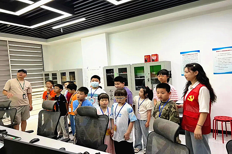 1724454561416359.jpg 江苏省南京市玄武区唱经楼社区关工委组织青少年开展暑期研学活动(3).jpg