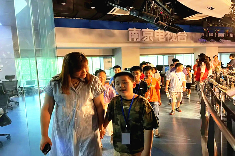 1724454579138892.jpg 江苏省南京市玄武区唱经楼社区关工委组织青少年开展暑期研学活动(5).jpg