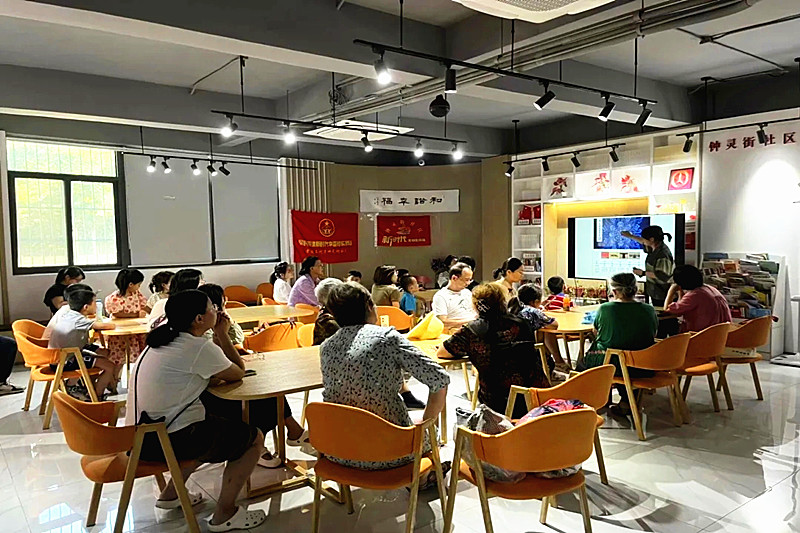 1724547450714870.jpg 江苏省南京市玄武区钟灵街社区关工委开展“扎染文化”手工活动 (1).jpg