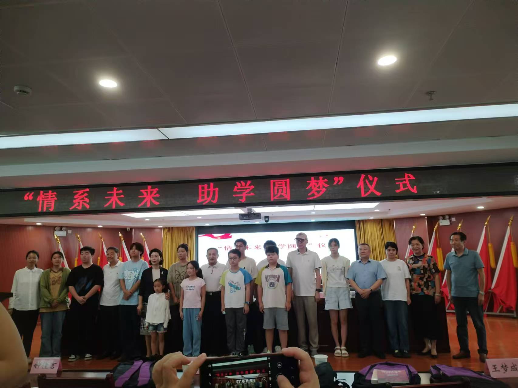 a24537e58a6e5bccb87dee0c4b80557.jpg