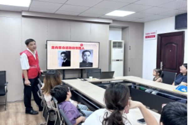 富渔社区关工委开展了主题为“铭记革命历史 缅怀伟人风范”的活动--邓小平.png