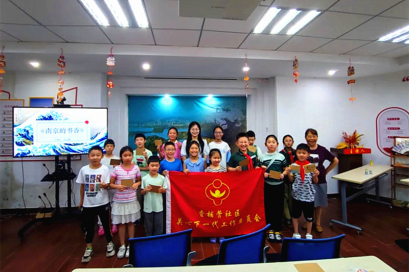 1724723630750446.jpg 江苏省南京市玄武区香铺营社区关工委开展“读懂金陵文脉、书香浸润童心”暑期实践活动(5).jpg