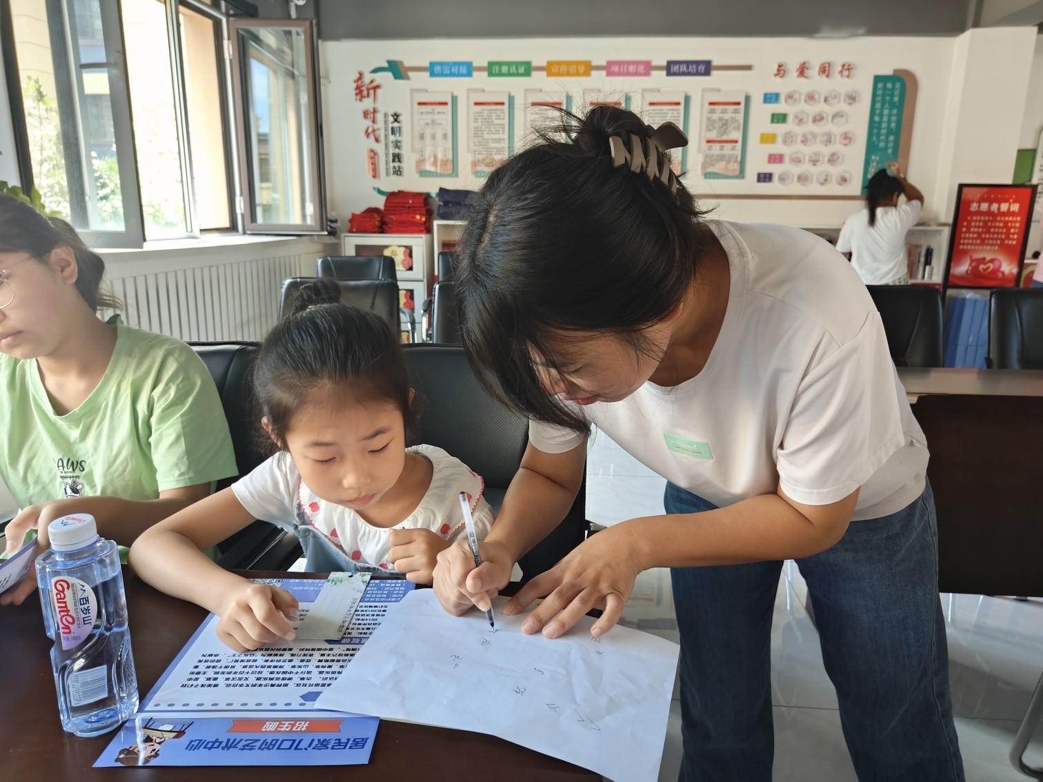 1724806408648739.jpg 元宝山区平庄城区街道黄河社区关工委暑期青少年儿童读书活动照片1_副本.jpg